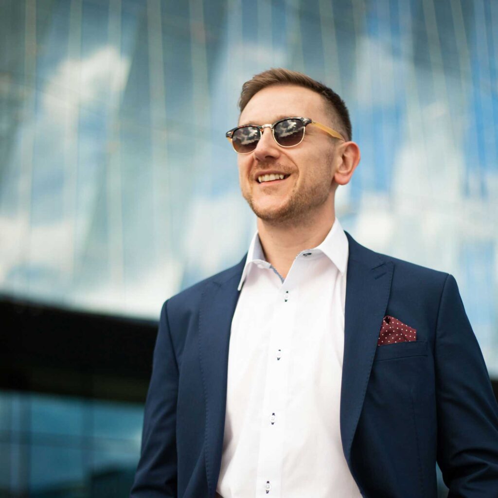 ersonal brand photography lifestyle portrait relaxed and smiling outdoors